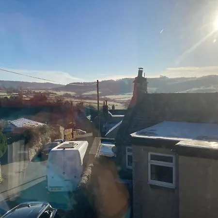 Sunrise, 3 East View * Bradford (Derbyshire)