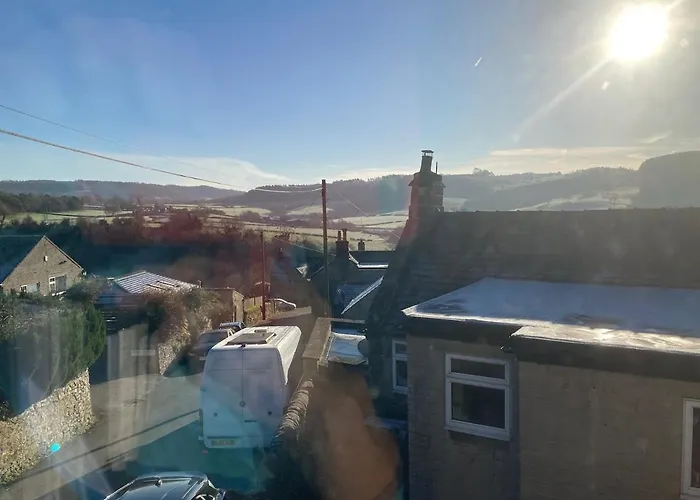 Sunrise, 3 East View * Bradford (Derbyshire)